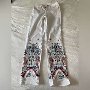White crop pants with beautiful embroidery